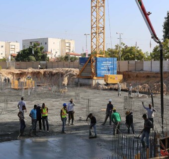 אתר בניה, איטום בטון, בניית יסודות,