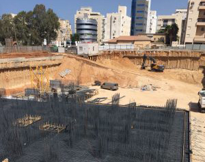 אתר בניה, איטום בטון, בניית יסודות,